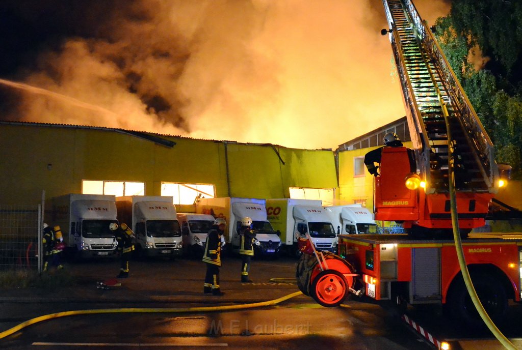 Grossfeuer Poco Lager Koeln Porz Gremberghoven Hansestr P100.JPG - Miklos Laubert